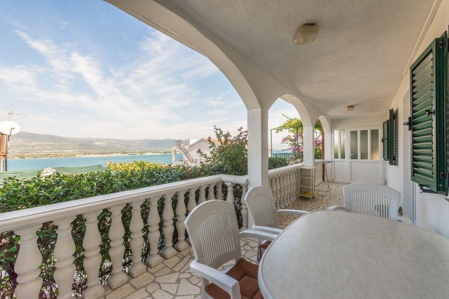 Apartment Bubi Trogir Exterior foto